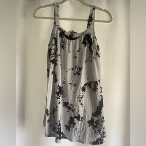 White and black splatter tank